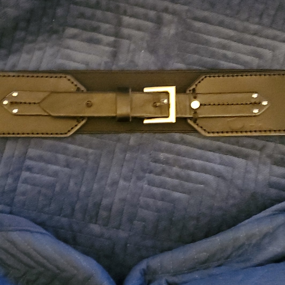 And Taylor black stretch belt